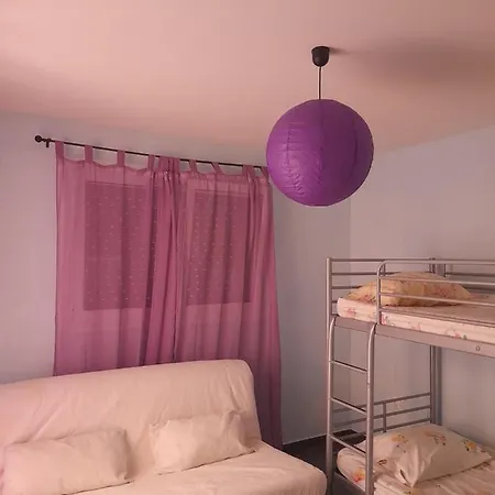 Διαμέρισμα Bright Floor Apartment!