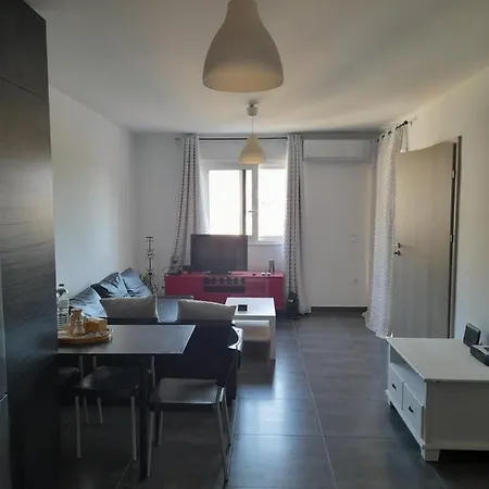 Bright Floor Apartment! Διαμέρισμα