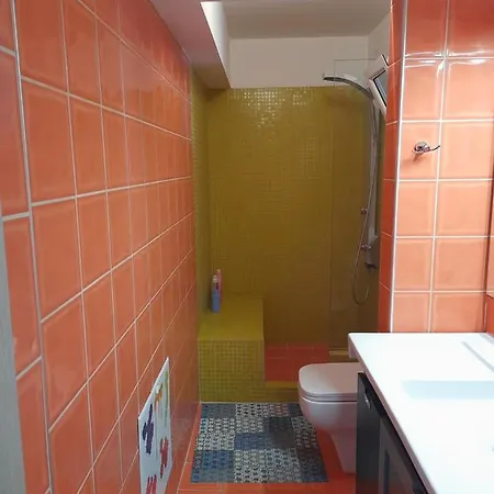 Bright Floor Apartment!