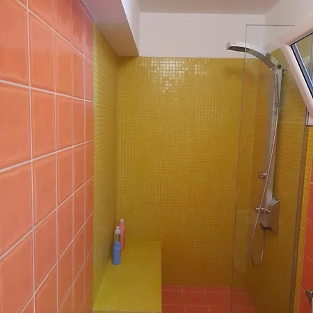 דירה Bright Floor Apartment! זקינטוס טאון