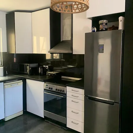 Bright Floor Apartment! *