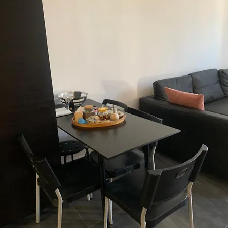 Bright Floor Apartment!