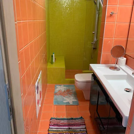 Bright Floor Apartment! Закинтос