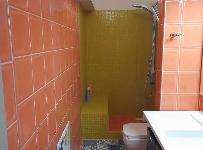 Bright Floor Apartment!